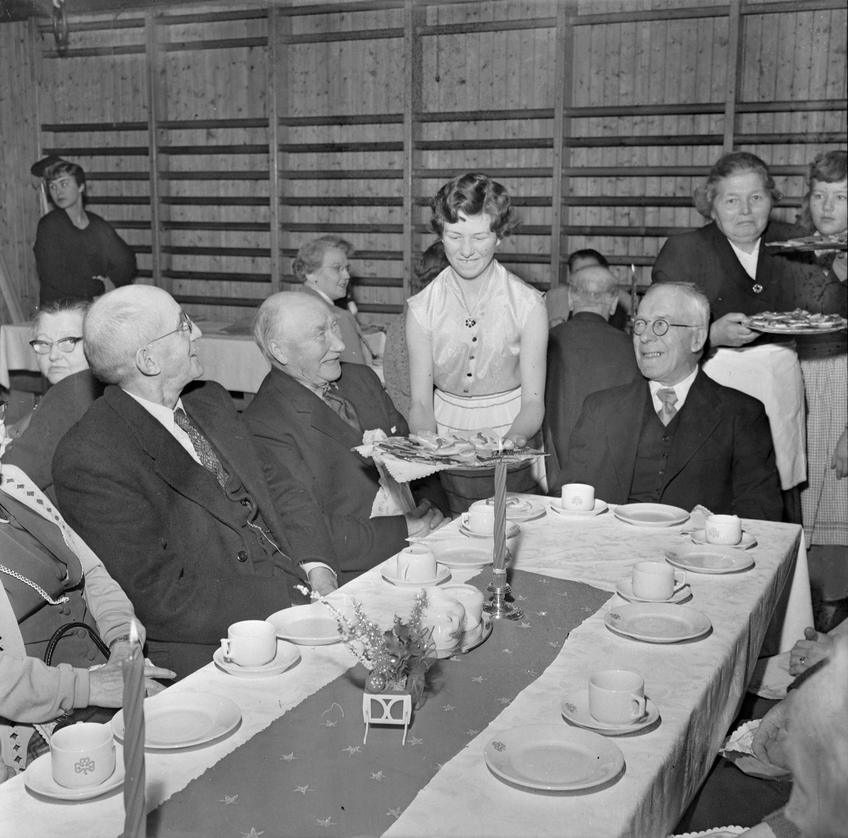 Barnesanitetsforeningen Småplukk arrangerer juletrefest for eldre