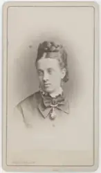 Porträtt på Hulda Ida Maria Mosén, gift Prytz. född år 1840 