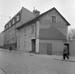 Parti av Hunnebergsgatan i Linköping 1961. Närmast Hunnebergsgatan 15 som likt påföljande nummer 17 sedan länge är rivna.