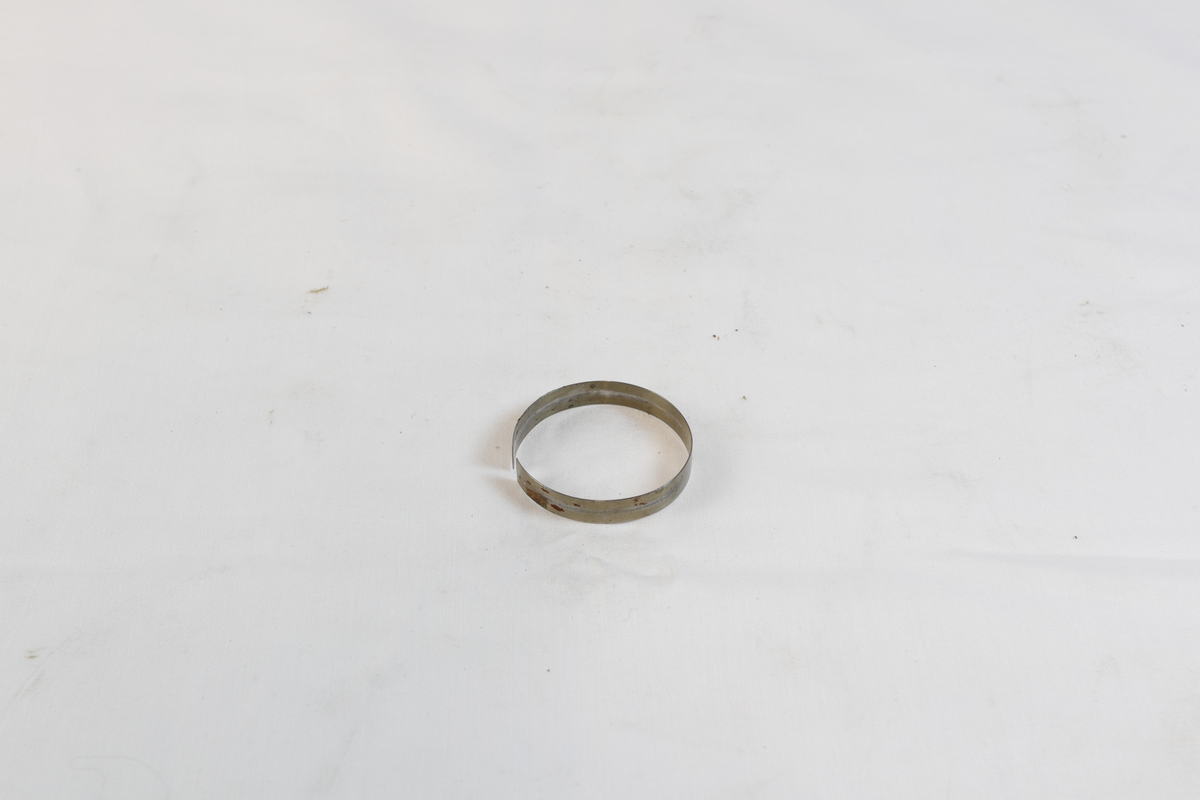 Ringformet metallbånd. 