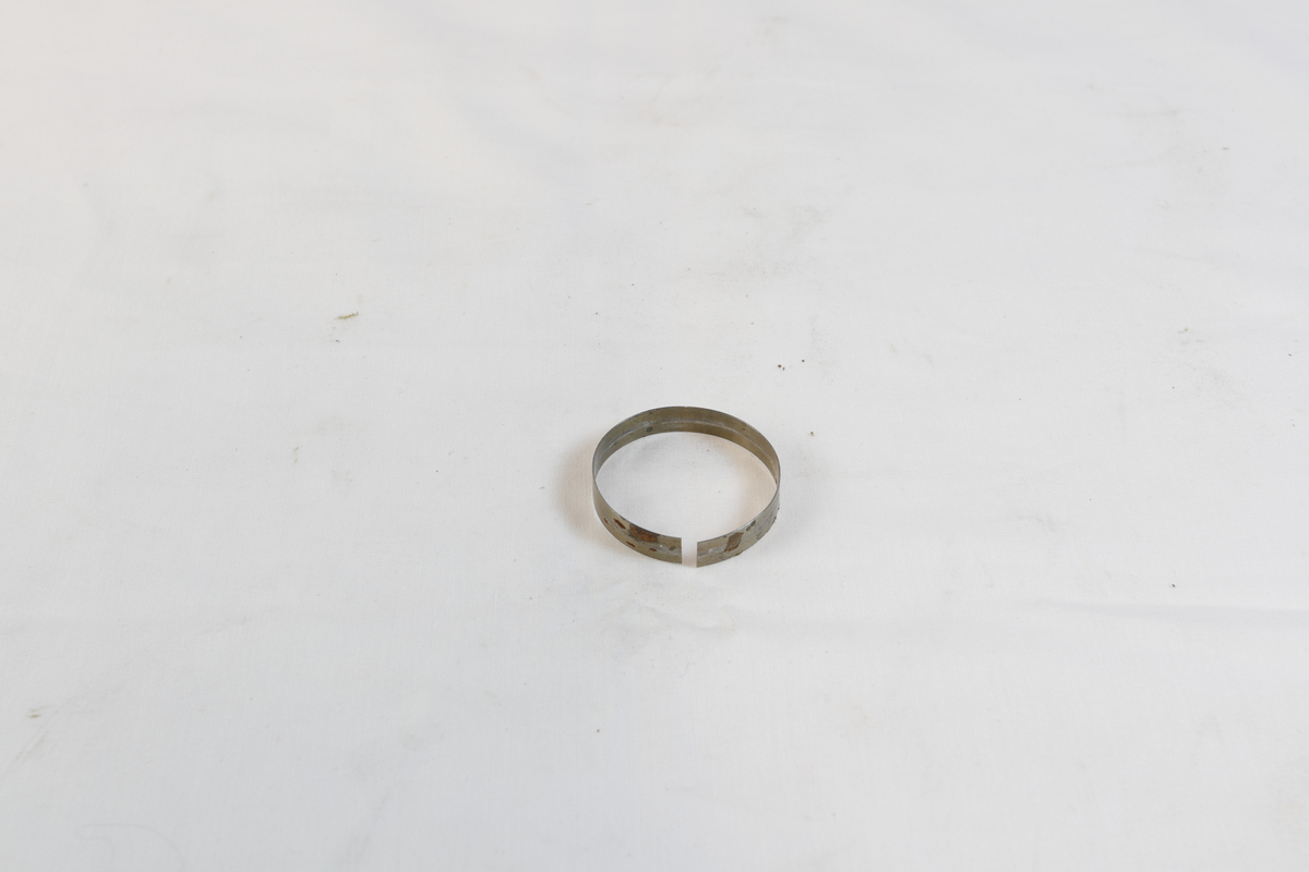 Ringformet metallbånd. 