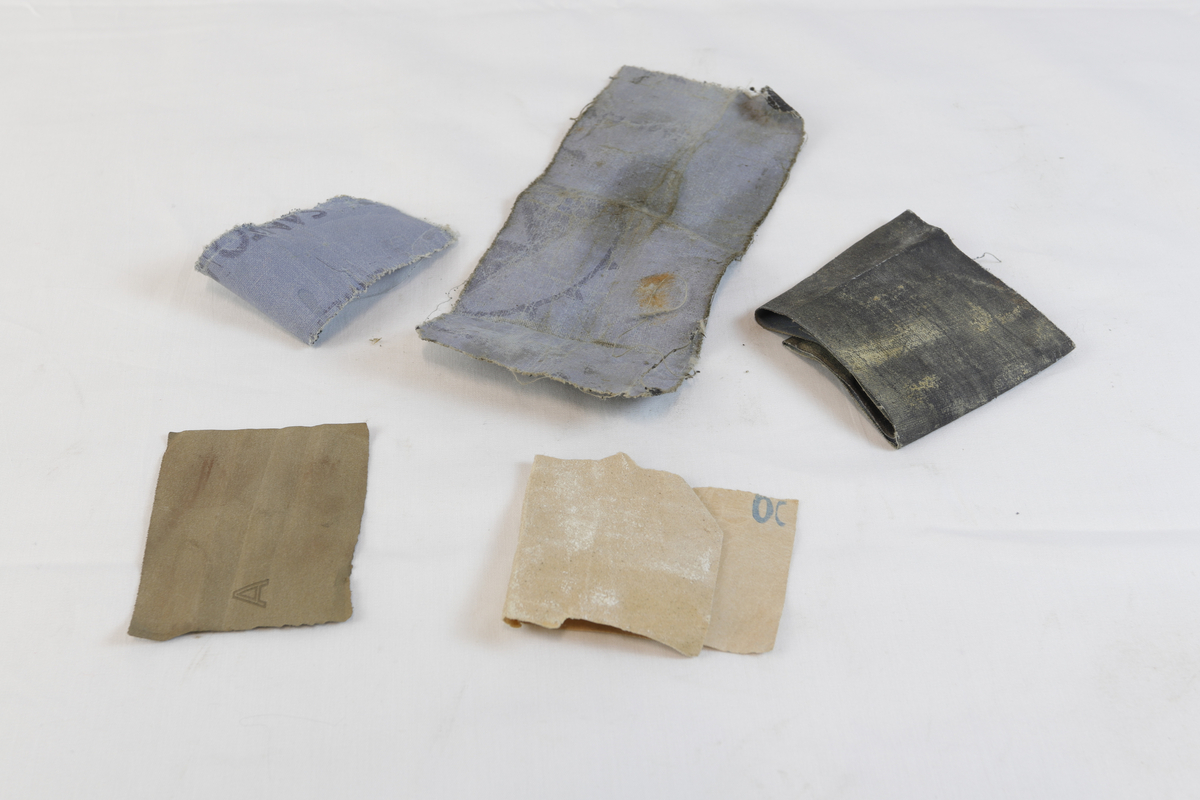 Fem sandpapir brukt i gullsmedvirksomhet.