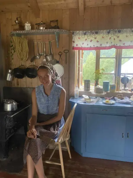 Ung budeie på stølen