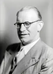 Hamar, portrett arkivar ved Statsarkivet Leif Midthaug (1897