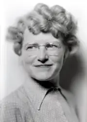 Hamar, portrett lærer Gyda Midthaug, Holsetgata 62,