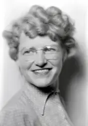 Hamar, portrett lærer Gyda Midthaug, Holsetgata 62,