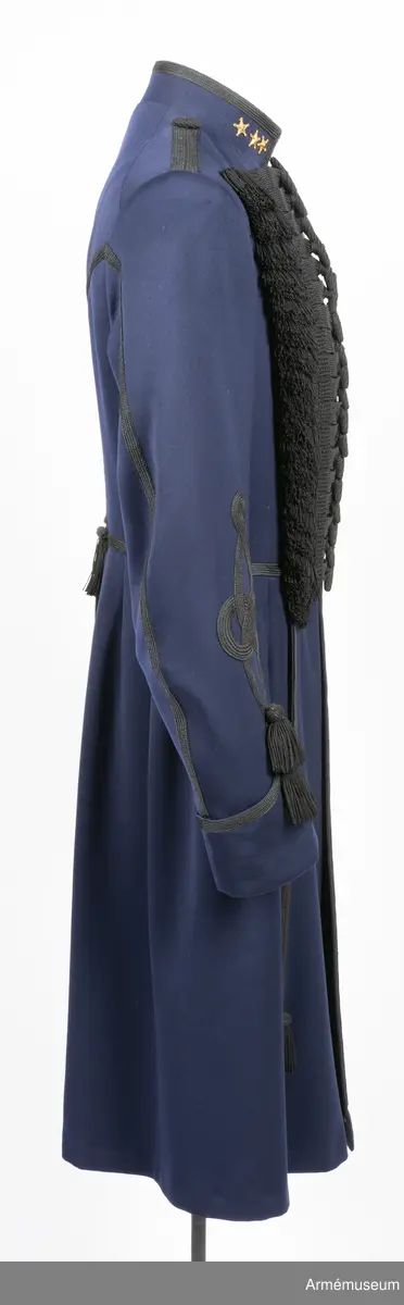 I den vänstra innerfickan finns en etikett med text: "S. J. HULTBERG & SON SKÖFDE Herr Löjtnant C. G. Kruckenberg sept. 1915".