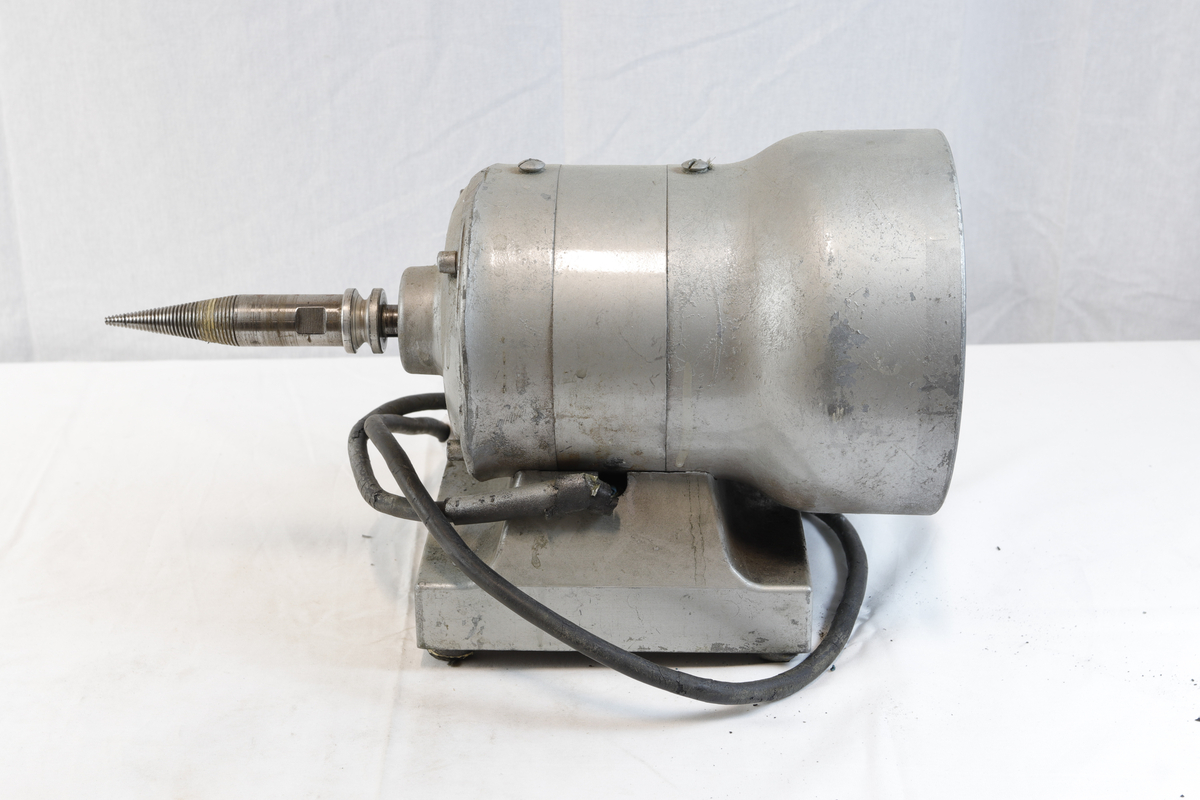 Benkesliper. Med ledning og støpsel.