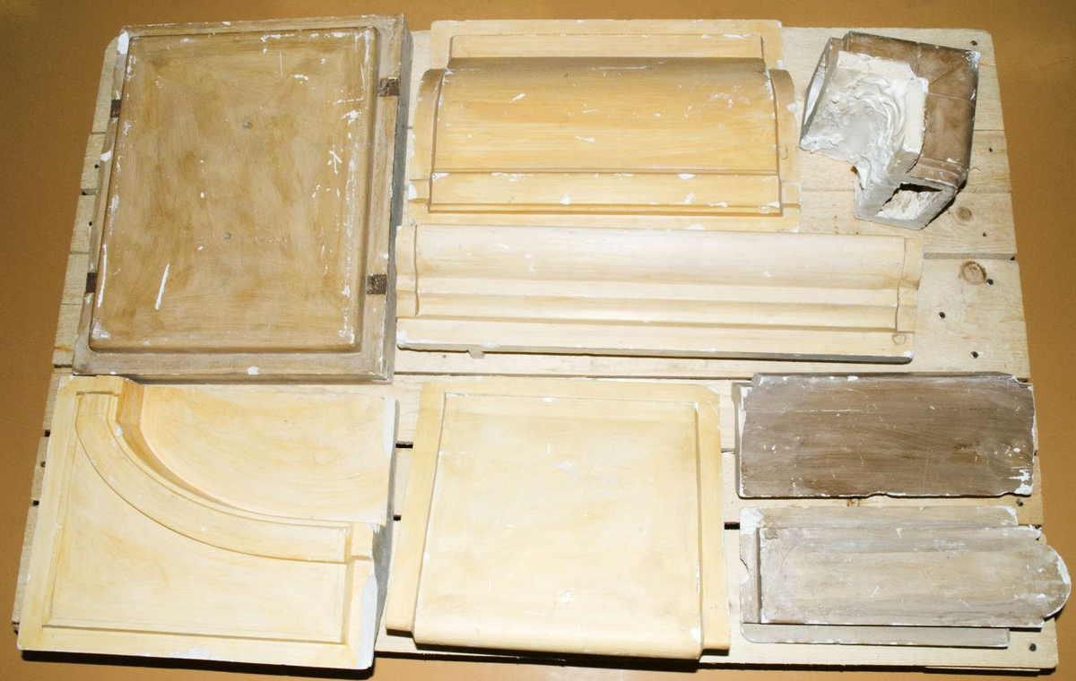 Gipsdelar, formar till kakelugn.
