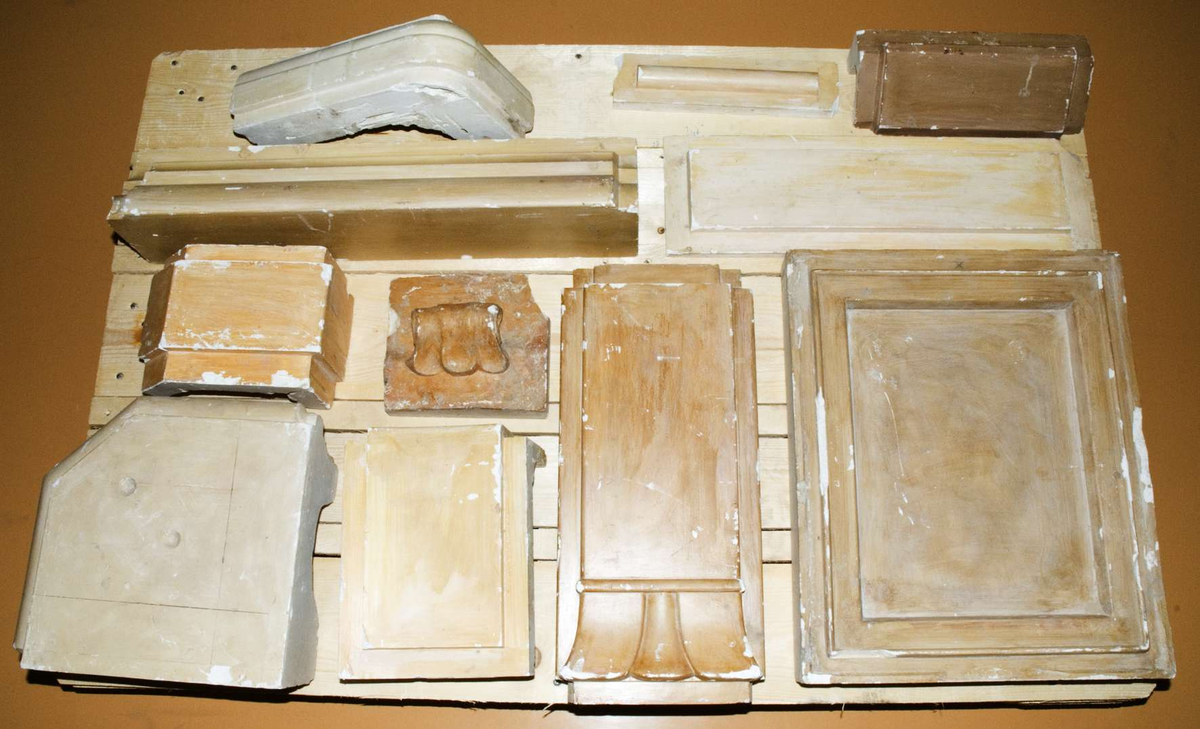 Gipsdelar, formar till kakelugn.
