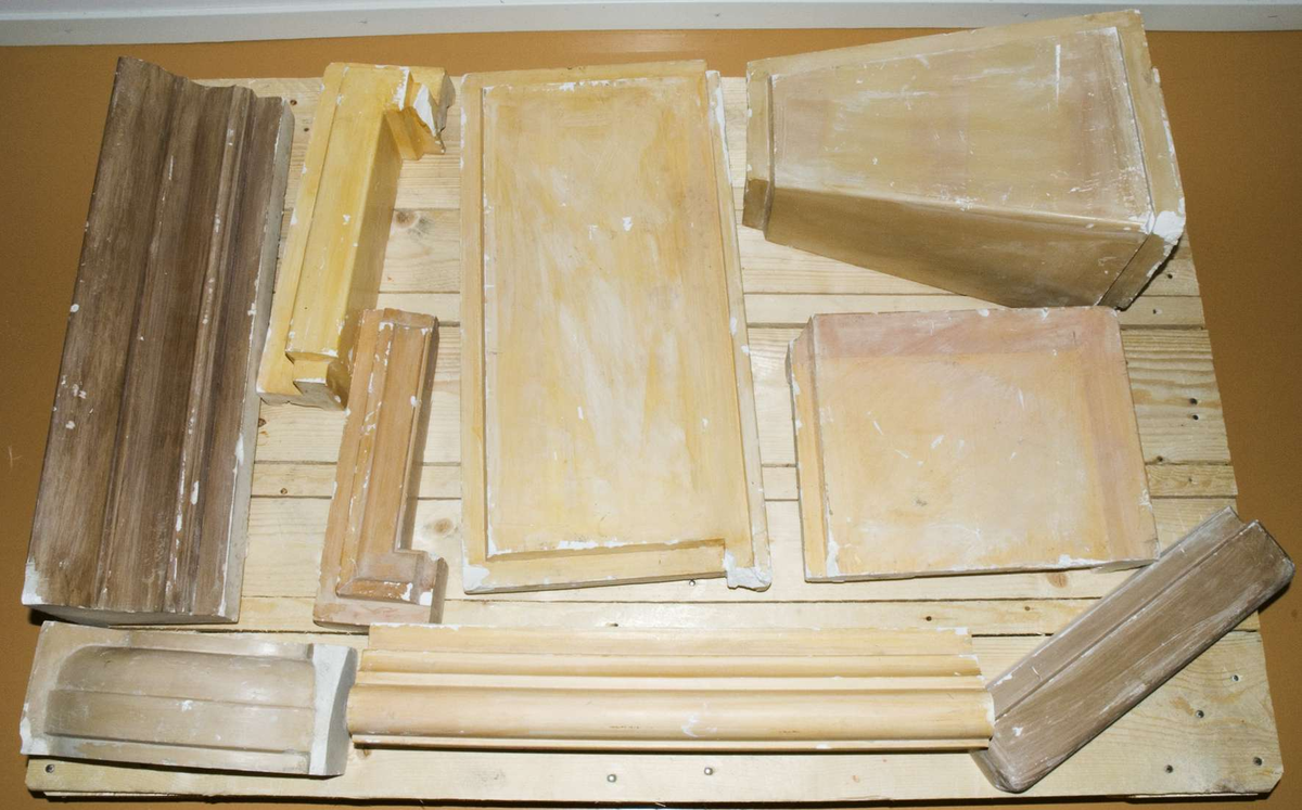 Gipsdelar, formar till kakelugn.
