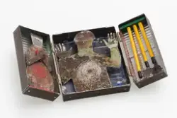 Ukjent Soldat [Brosje med smykkeskrin]