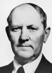 Portrett av Johan Johannessen,  Gretnes. Har komponert "DE-N