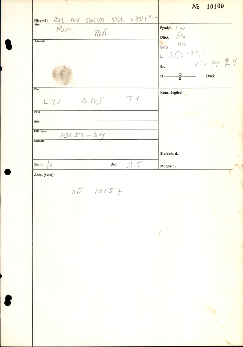 Del av skiva till lavetthjul. Skivan har haft en fasad kant på ena sidan som inte längre är mätbar. Skivan har 3 st. spikhål.

För mer information se Dokumentationsblankett under Referenser – Länkade filer.