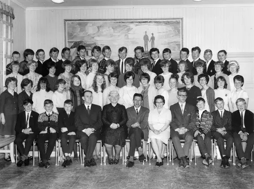 Averøy Framhaldskole, Bruhagen 1966-67. Fotograf er Nils Williams. Eier av originalmaterialet er Gamle Kvernes Bygdemuseum i Averøy kommune.