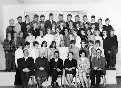 Averøy Framhaldskole, Bruhagen 1967-68. Fotograf er Nils Williams. Eier av originalmaterialet er Gamle Kvernes Bygdemuseum i Averøy kommune.