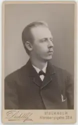 Porträtt på C Gustaf Hedström. Examen från tekniska högskola