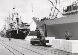 Greaker Cellulosefabrikk, Greåker, Tune. Skip ved kai,, "Cha