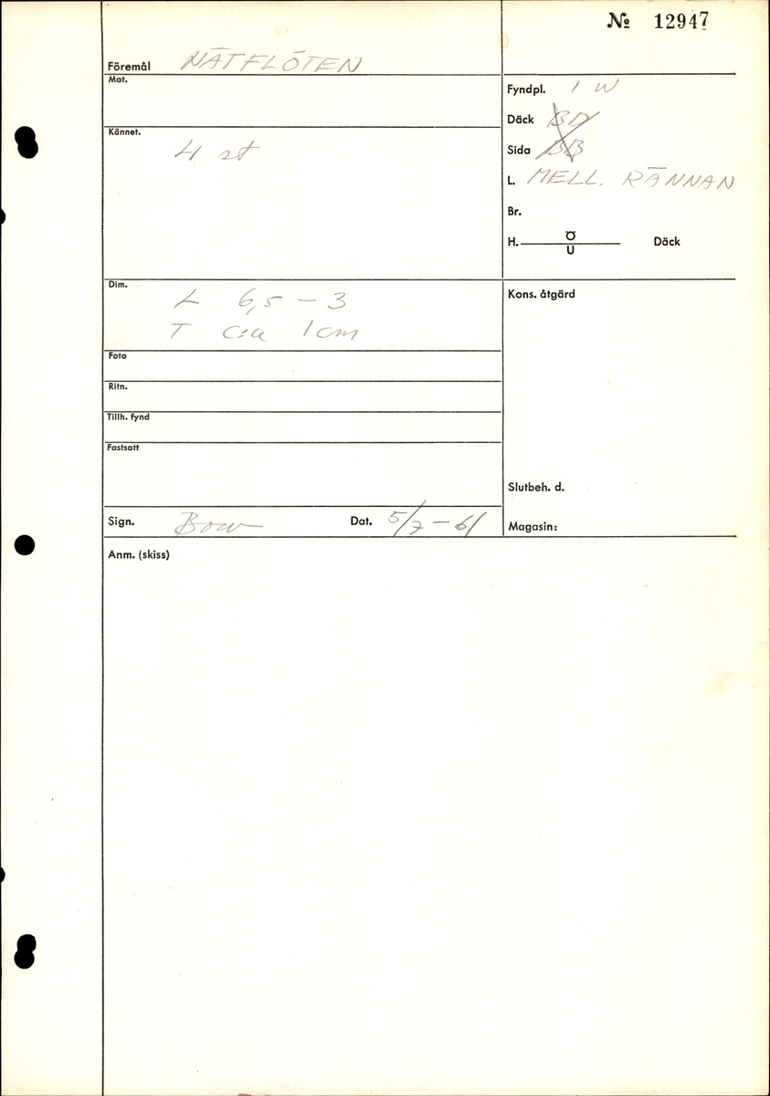 Nätflöten. 4 st. 
Tre stycken är av trä och ett är av ben.