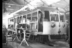 Vogn på Holmenkollbanens verksted på Majorstuen