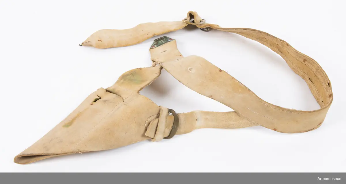 Livgehäng av gult sämskat läder med två mässingsspännen.