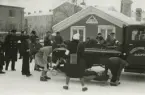Civilförsvarsövning 1939-1940. Mannen med den vita bindeln heter Harry Johnsson,
Taxiägare, Kalmar.
Röda korset.