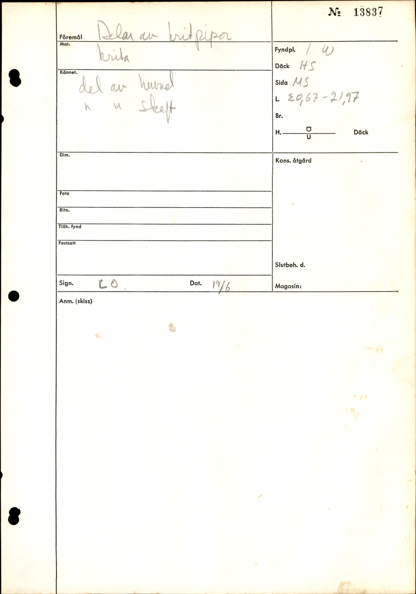 Delar av kritpipor. Del av 1 huvud och del av 1 skaft.