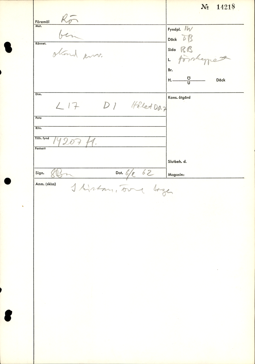 Rör av trä eller ben.