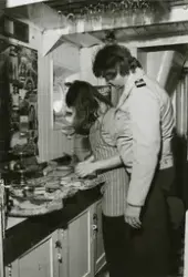 "S/S SANKT ERIK (ex ISBRYTAREN II)  Salonguppassare Yvonne J