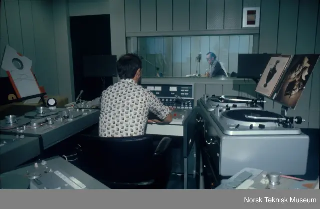 NRK, studio fra 1925 og 1975