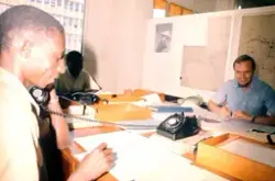 Gruppebilder teleeksperter, telefonkiosker, Kenya