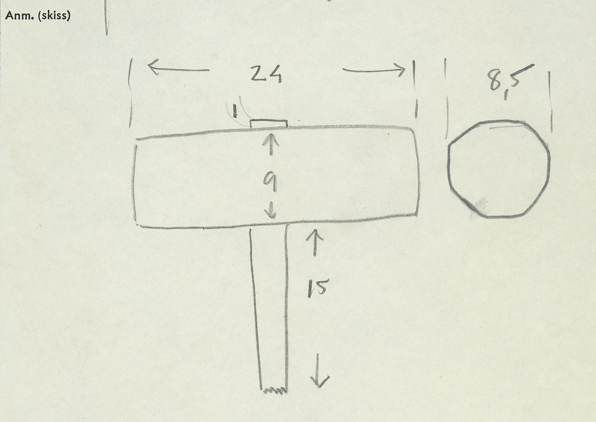 Träklubba med avbrutet skaft.

För mer information se Dokumentationsblankett under Referenser – Länkade filer.