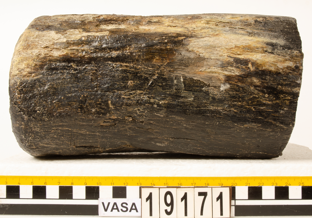 Klubba med avbrutet skaft.

För mer information se Dokumentationsblankett under Referenser – Länkade filer.