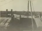 Kabeldragning Kämpinge - Zarrenzin, oktober - november 1919. Ilandföring av Bock. Ur albumet Telegrafverkets Sjökabelarbeten 1919-1921.