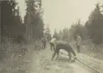 Kabeldragning Nynäshamn - Ire, oktober 1920. Nedläggning i Nynäs. Ur albumet Telegrafverkets Sjökabelarbeten 1919-1921.