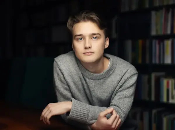 Portrettbilde av forfatteren Martin Tilrem