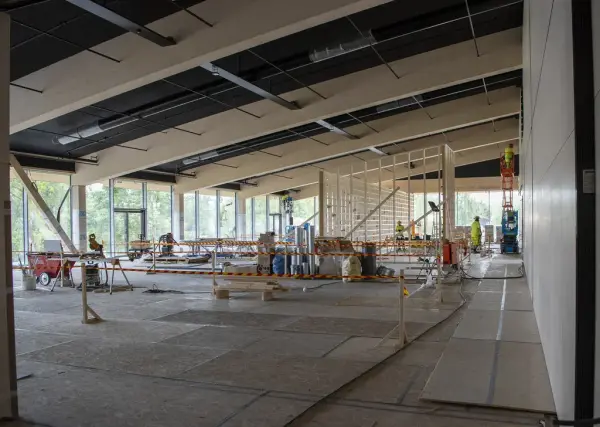 Det store utstillingsarealet i det regionale historiesenteret skal romme en stor, fast utstilling. Men det skal også være et mindre areal for skiftende utstillinger, og det bygges her med lettvegger i tre.