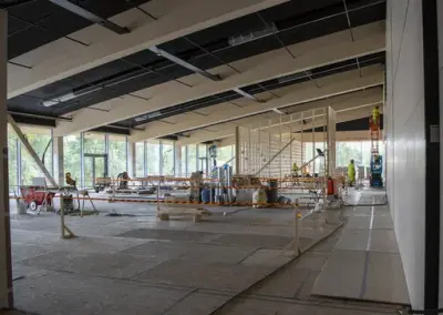 Det store utstillingsarealet i det regionale historiesenteret skal romme en stor, fast utstilling. Men det skal også være et mindre areal for skiftende utstillinger, og det bygges her med lettvegger i tre.