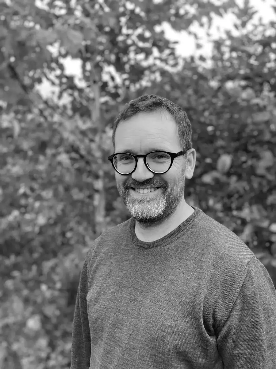 svart og kvitt portrettfoto av Øystein Hovland