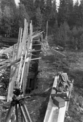 Reparasjon av damarmen på en reguleringsdam for tømmerkjørin