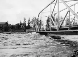 Valbybrua over elva Flisa i Åsnes kommune i Solør. Fotografi