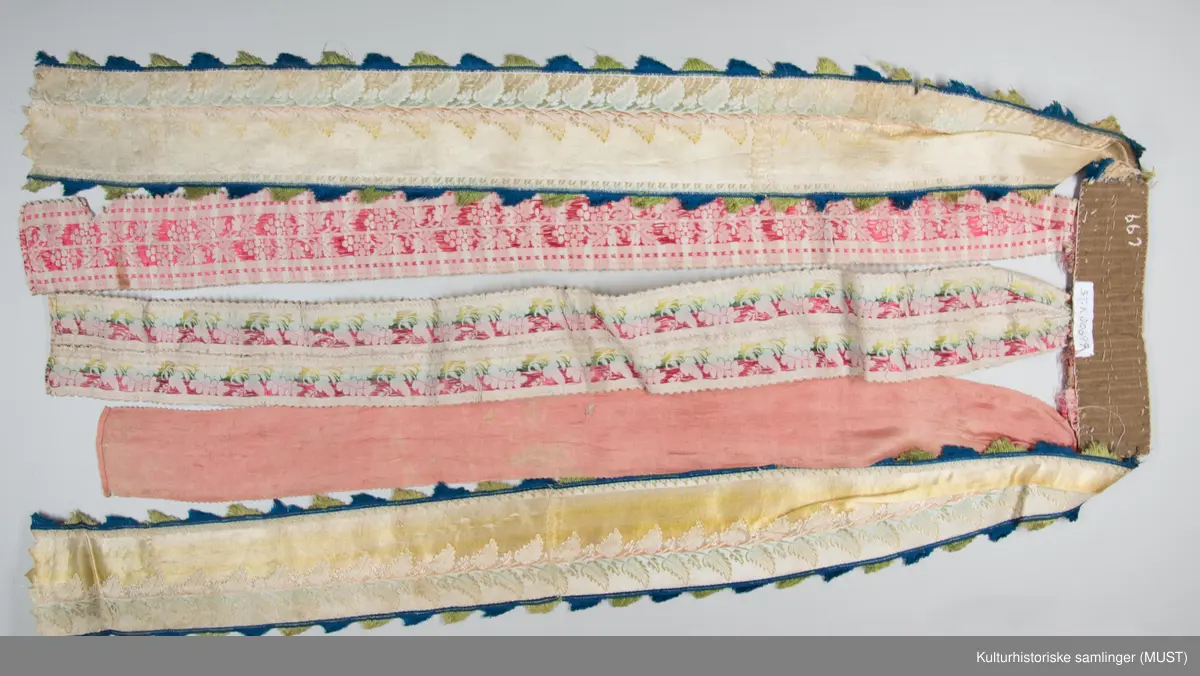 Gullborder, blomster og blad