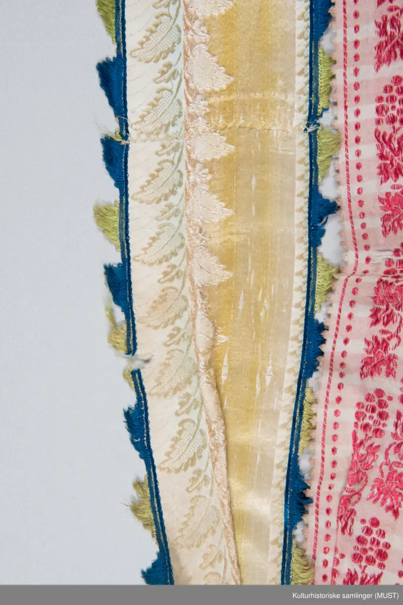 Gullborder, blomster og blad