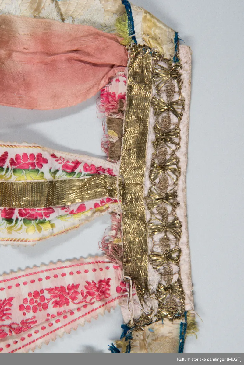 Gullborder, blomster og blad