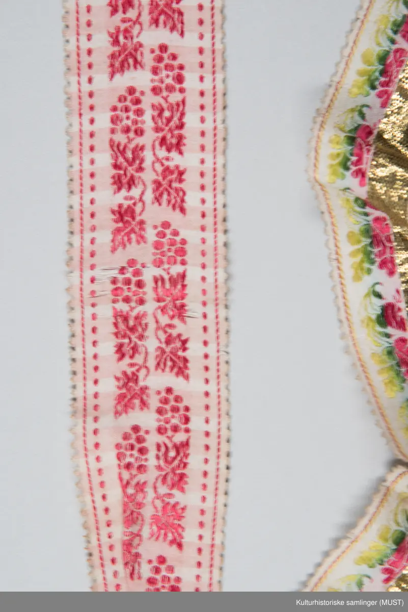 Gullborder, blomster og blad