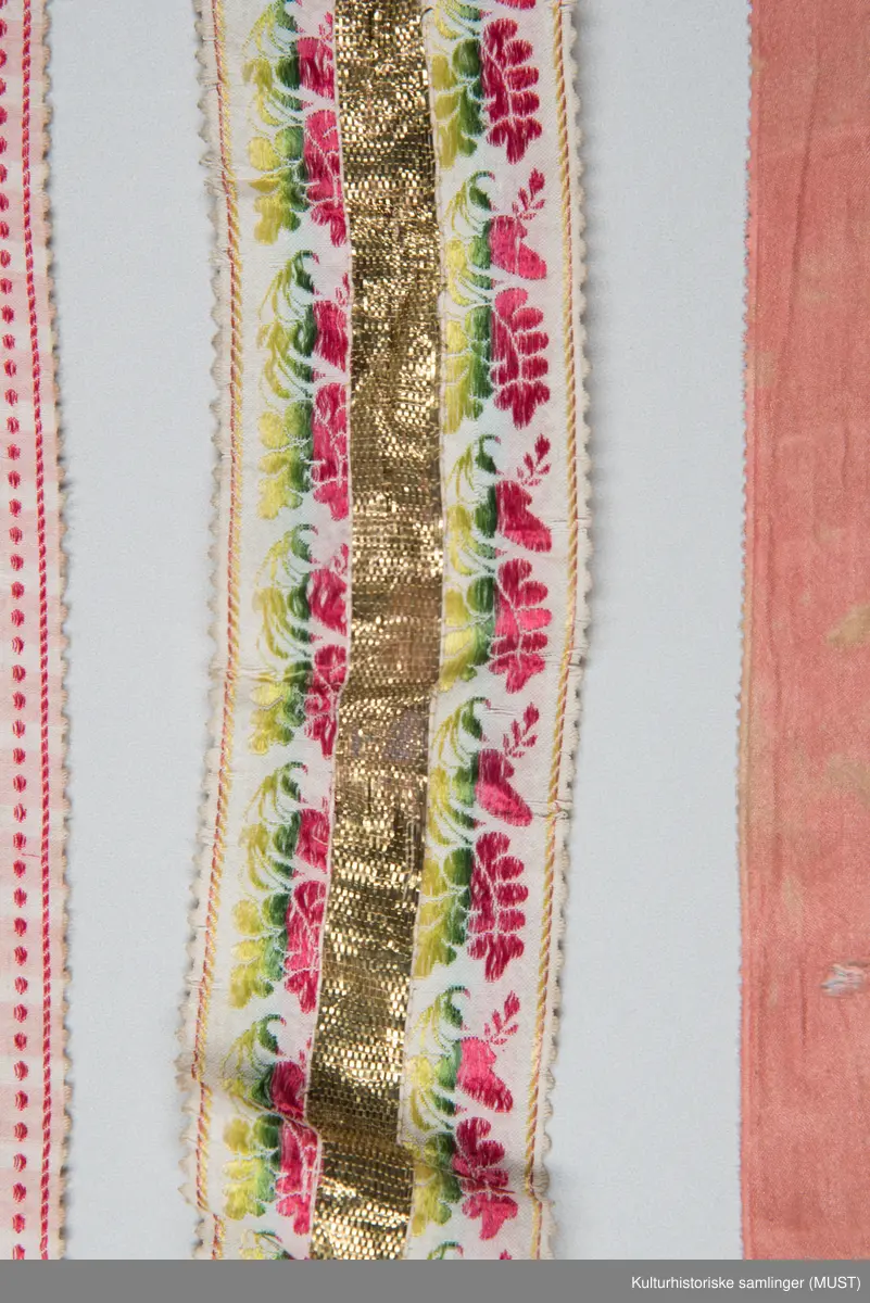 Gullborder, blomster og blad