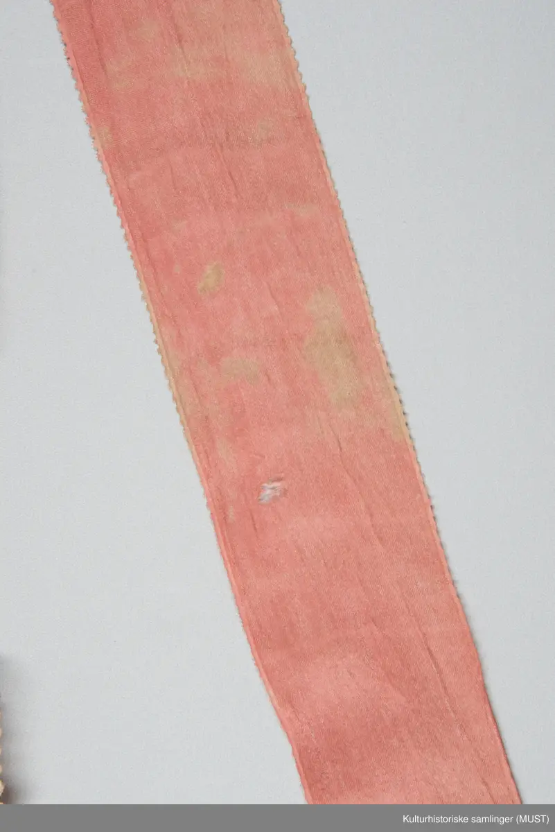 Gullborder, blomster og blad