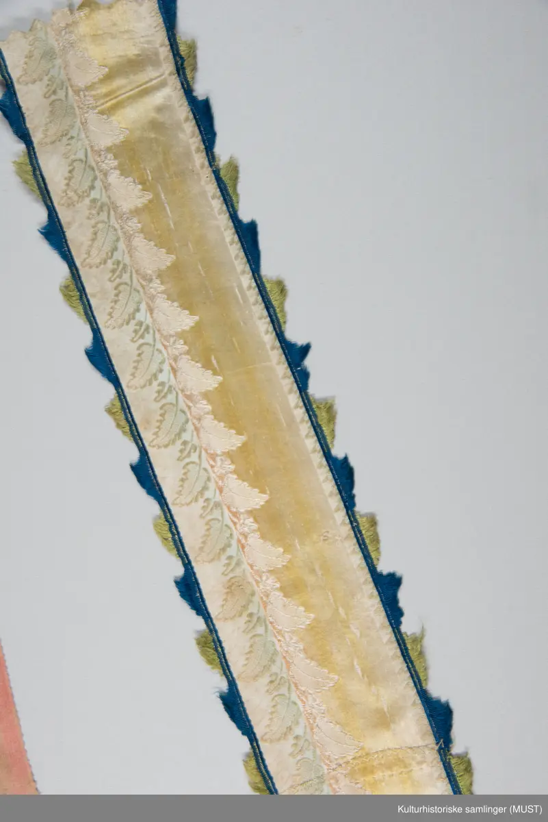 Gullborder, blomster og blad