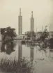 Jubileumsutställningen i Göteborg 1923. Minareterna Lejonet och Kronan. Vy från Näckrosdammen. Ur albumet Utställningen Göteborg 1923.