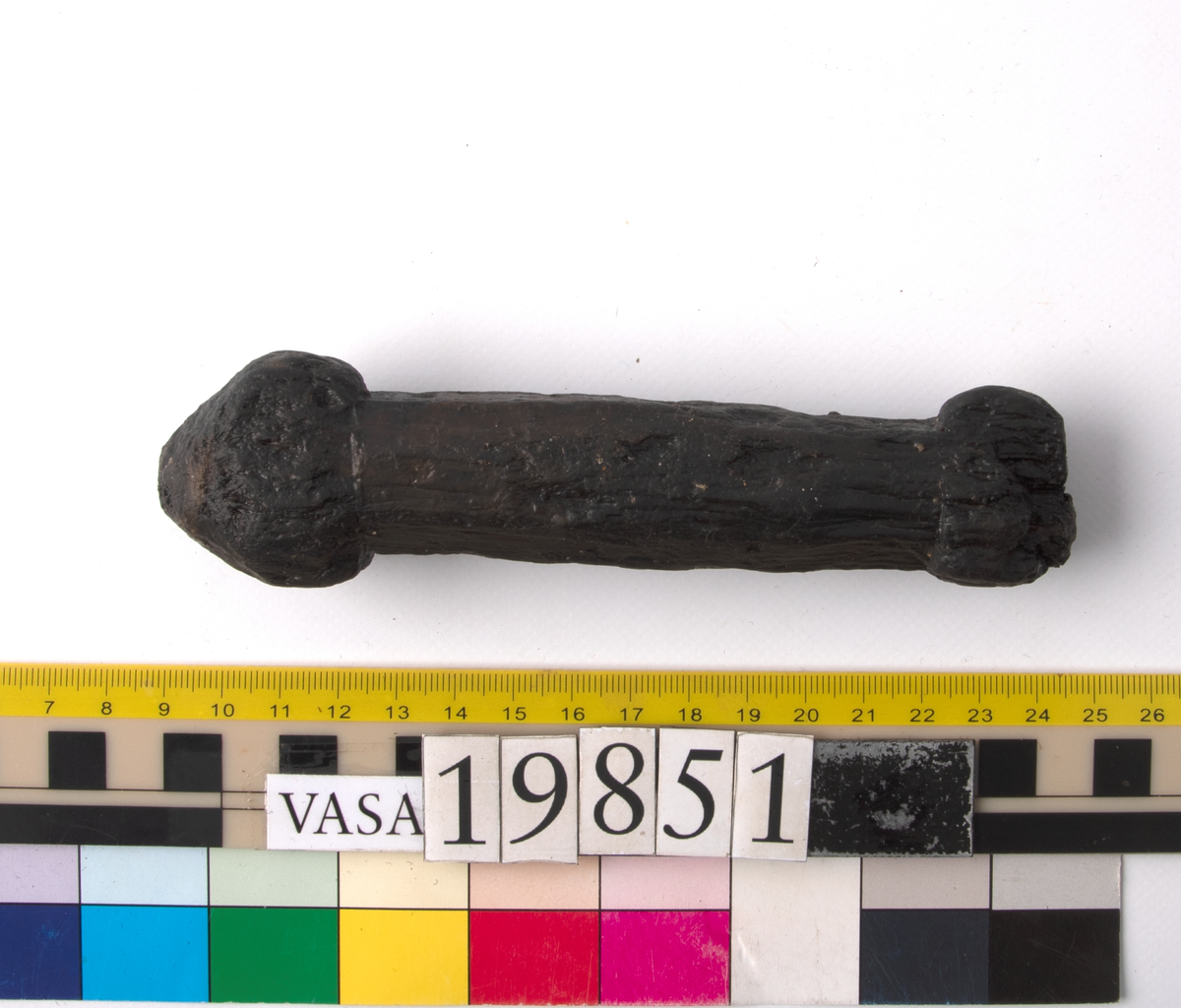 Handtag. I överlag gott skick.

För mer information se Dokumentationsblankett under Referenser – Länkade filer.